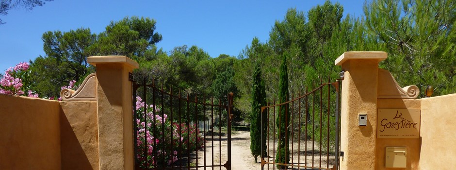 Portail d'entrée à La Genestière.