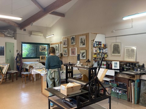 Stage de gravure à proximité du Salagou à l'atelier du sculpteur Xavier Loire