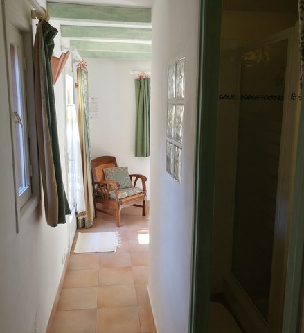 La Genestière: Hall de la chambre Pinede-hall