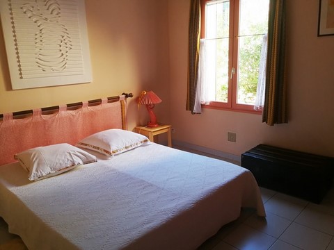 Chambre d'hôtes La Genestière: la chambre pinède